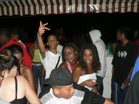 ( son de papag , papaillou , pinouch ,pepper )